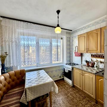 Миколи Ушакова вул., 14