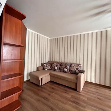 Миколи Василенка вул., 25