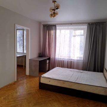 Будівельників вул., 3