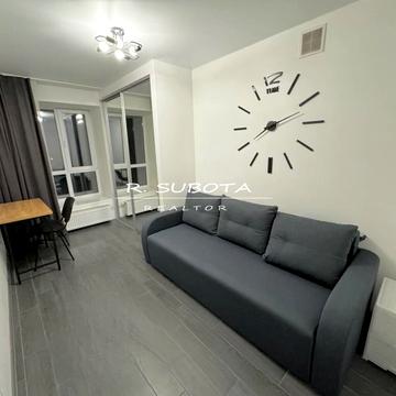 Набережна Перемоги вул., 42