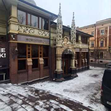 Університетська вул., 21