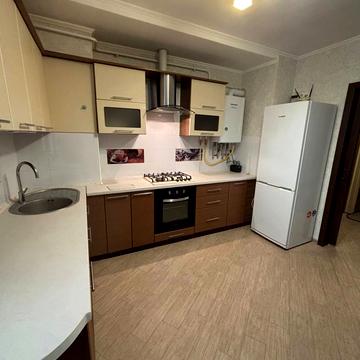 Академіка Лебедєва вул., 1/5