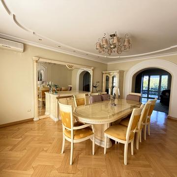 Василя Стуса вул., 15