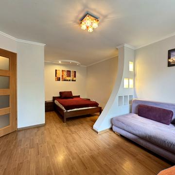 Володимира Великого вул. (Артема), 44