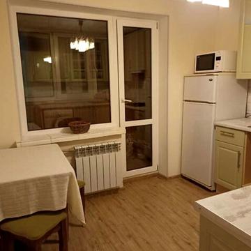 Академіка Глушкова просп., 26