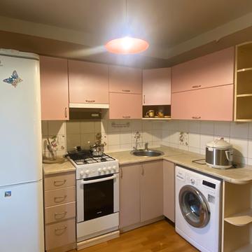 Миколи Ушакова вул., 10