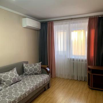 Президента Грушевського просп., 15