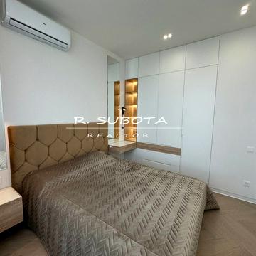 Зоряний бульв., 1м