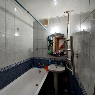 Гімназійна набережна вул. (Червоношкільна набережна), 18