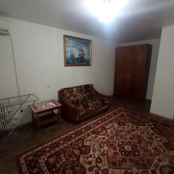 Лазурна вул., 18