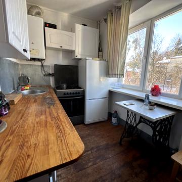 Євгена Дзиндри вул., 1