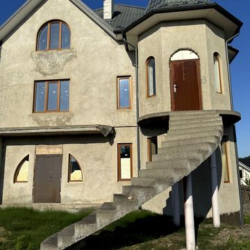 Данила Галицького вул., 67