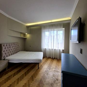 Піскова вул., 21