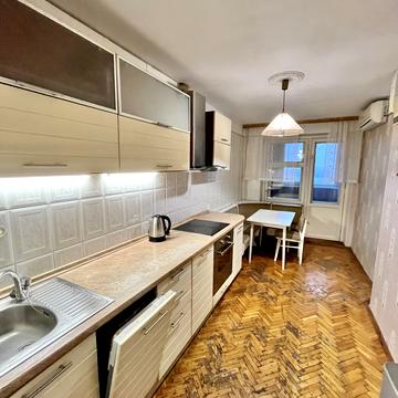 Володимира Івасюка просп. (Героїв Сталінграду), 16-Б