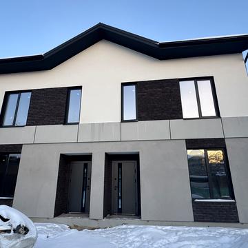 Українська вул., 42