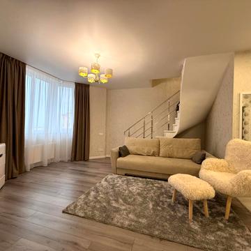 Молодіжна вул., 5