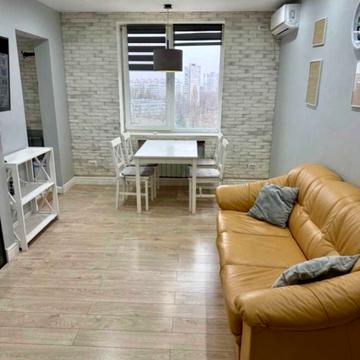 Валентинівська вул., 11