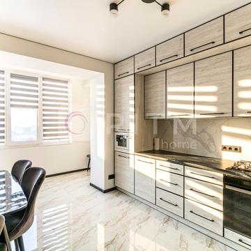 Богдана Хмельницького вул., (Будинок 1)