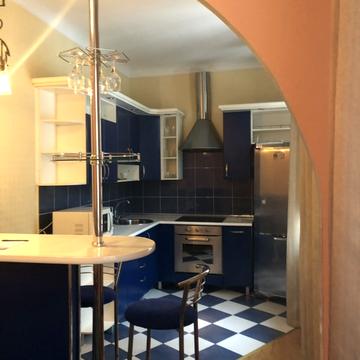 Степана Бандери вул. (Костенка), 13