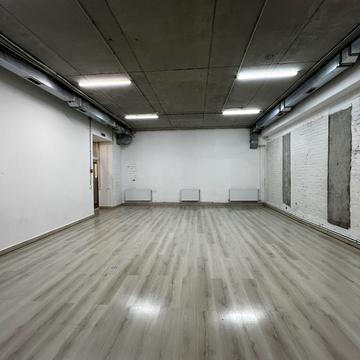 Івана Франка вул., 1