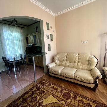 Костянтинівська вул., 4