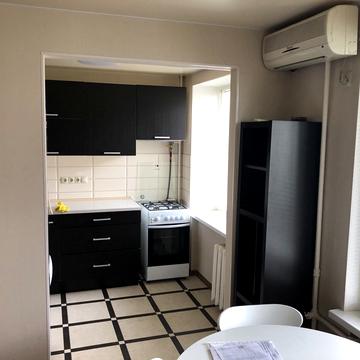 Ростиславська вул. (Маршала Рибалка), 1