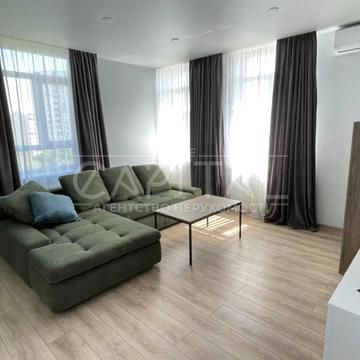 Миколи Гулака вул., 4