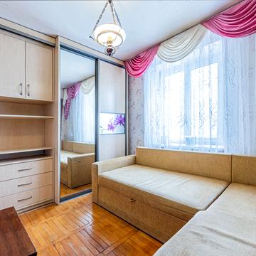 Верховинна вул., 18