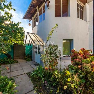 Яблунева вул., 30