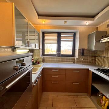 Академіка Корольова вул., 29