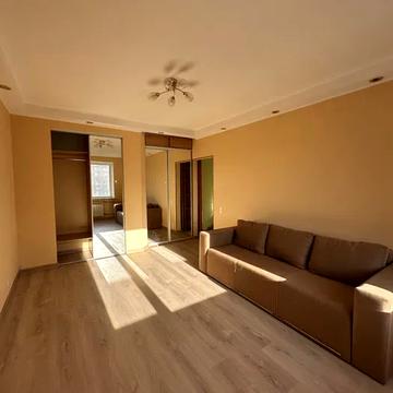 Анни Ахматової вул., 15