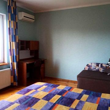 Авіаконструктора Антонова вул., 20