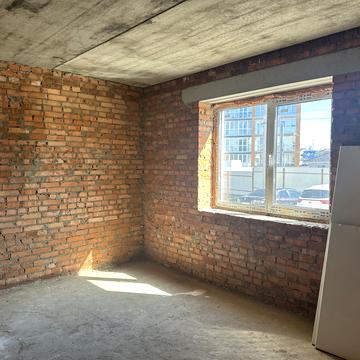 Молодіжна вул., 37