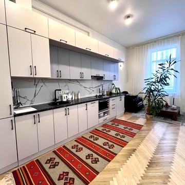 Союзу Українок вул. (), 11