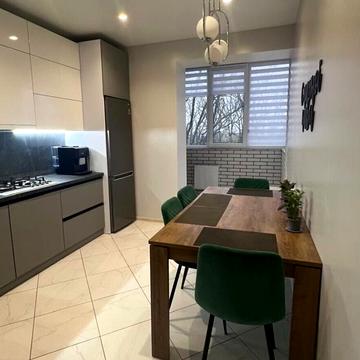 Центральна вул. (Мічуріна), 2а