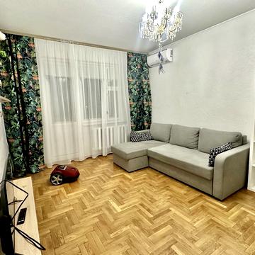 Бориса Гмирі вул., 9