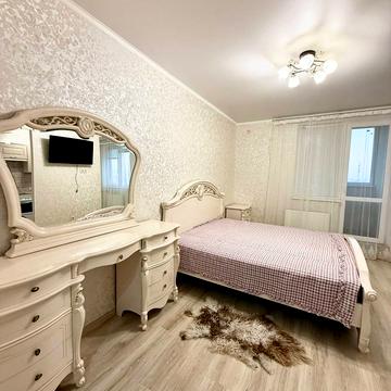 Михайла Грушевського вул., 30в