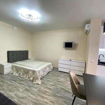 Микільсько-Слобідська вул., (Будинок 28)