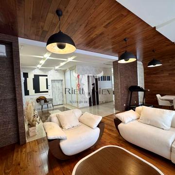 Андрія Верхогляда вул. (Михайла Драгомирова), 20