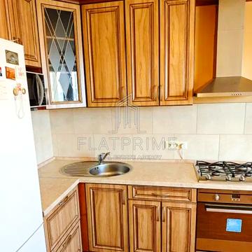 Теплична вул., 42