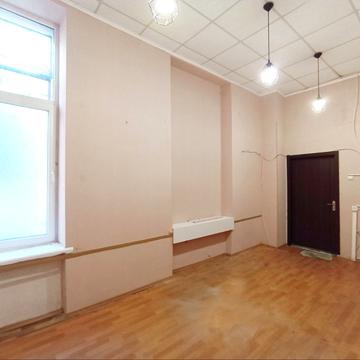 Героїв Майдану вул. (Театральна), 10