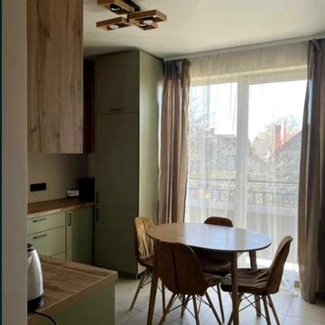 Богдана Хмельницького вул., 35