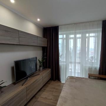 Освіти вул., 4