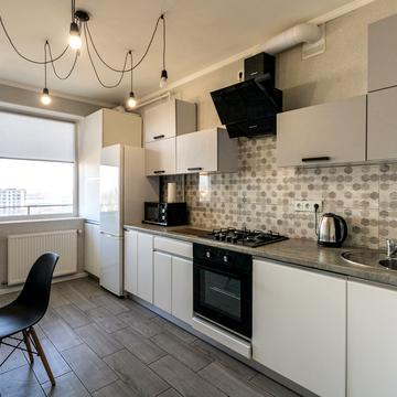 Побутова вул., 4