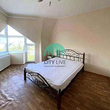 Романа Купчинського вул., 14