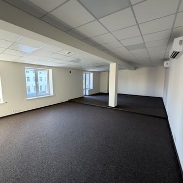 Героїв УПА вул., 73