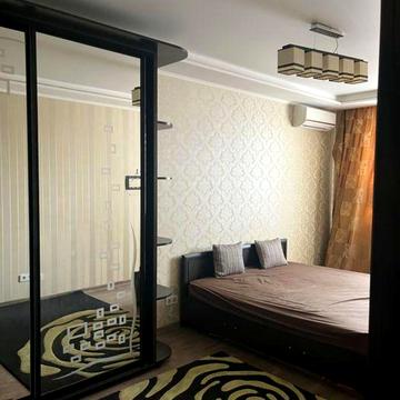 Феодосійська вул., 1