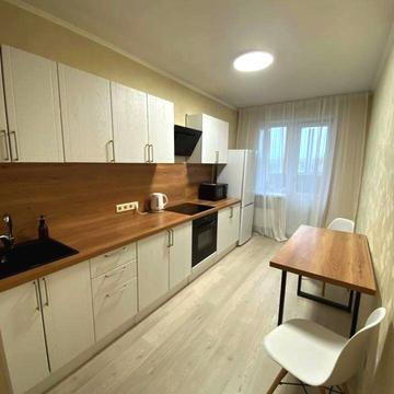 Угорська вул., 17