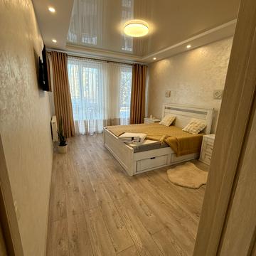 Леоніда Перфецького вул., (Будинок 1)