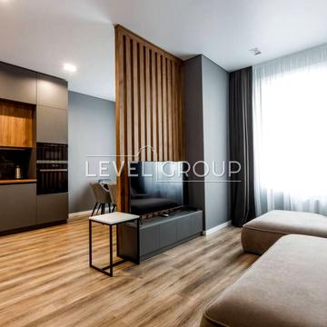 Академіка Заболотного вул., 1-А